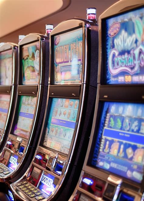 Online slots at Cafe Casino.